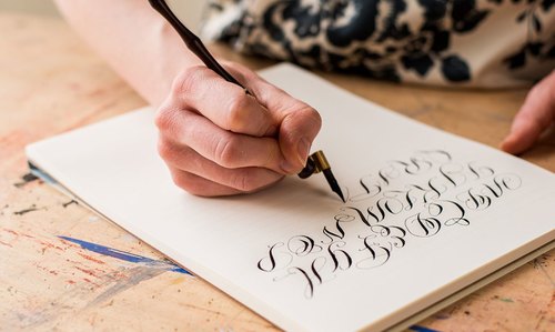 Школа каллиграфии в Сокольниках приглашает на онлайн-курс «Остроконечное перо»